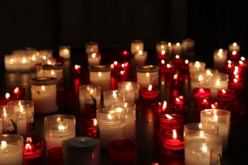 candles-3029875_1920